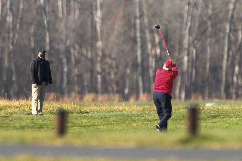 Trump estava em seu campo de golpe, na Fl&oacute;rida, quando homem com um rifle foi visto atr&aacute;s de arbustos