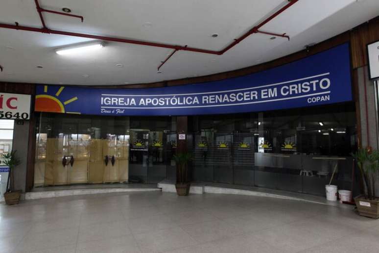 A fachada do Cine Copan depois de ser adquirido pela Igreja Renascer