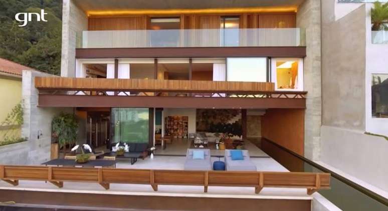 A casa de Murilo Ben&iacute;cio tem quatro andares e fica em &aacute;rea nobre do Rio