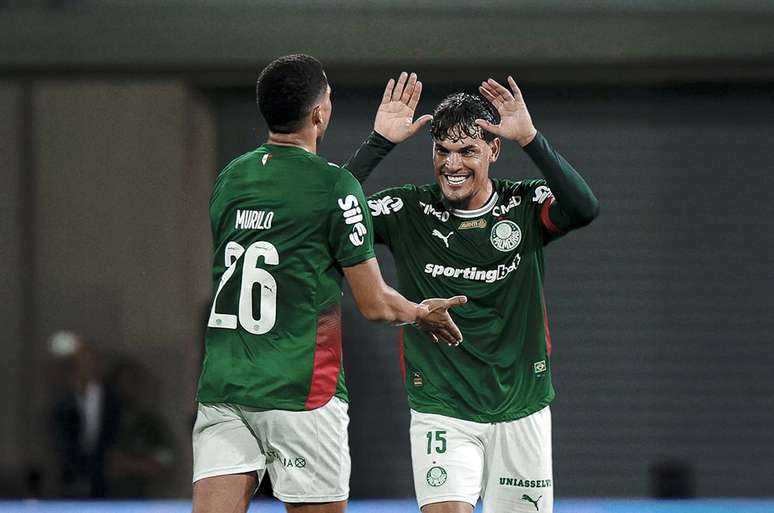 Murilo e Gustavo G&oacute;mez do Palmeiras, comemorando o gol contra o Vit&oacute;ria 
