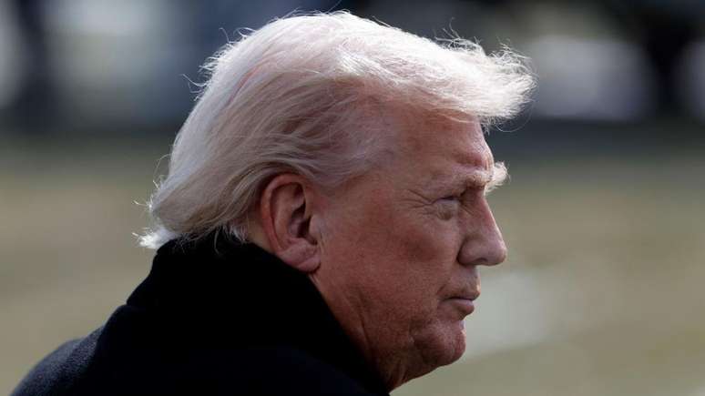 O presidente americano Donald Trump durante entrevista coletiva ao sair da Casa Branca em Washington, no dia 27 de janeiro de 2026