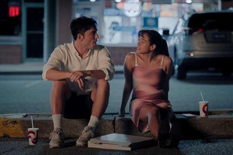 &ldquo;Muito Esfor&ccedil;ado&rdquo; acompanha um ex-jogador de futebol americano que entra na faculdade tentando esconder sua sexualidade 