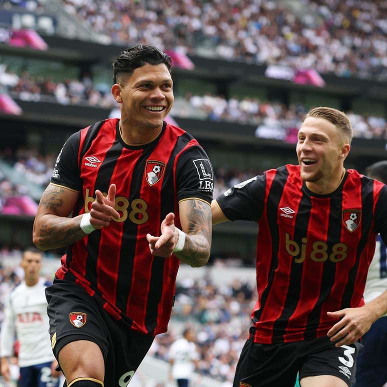 Evan&iacute;lson comemorando gol do Bournemouth sobre o Tottenham. 