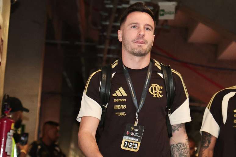 Sa&uacute;l viajou com a delega&ccedil;&atilde;o do Flamengo para final da Supercopa Rei &ndash;