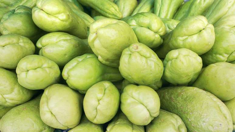 Cozinhar o chuchu com a casca costuma ser uma boa op&ccedil;&atilde;o em situa&ccedil;&otilde;es espec&iacute;ficas &ndash; depositphotos.com / dacasdo