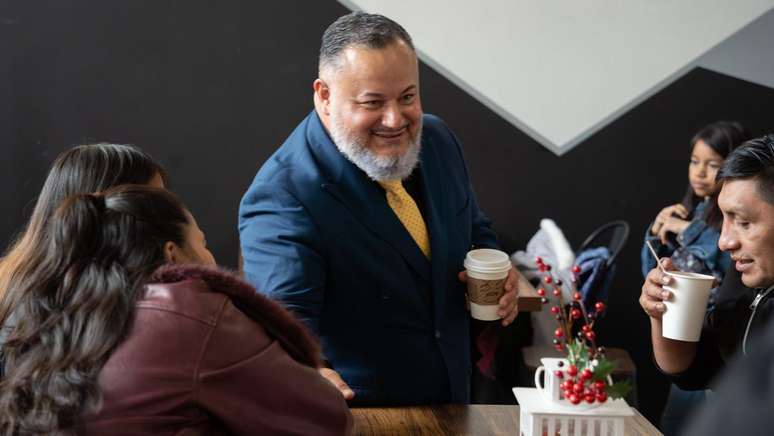 Sergio Amezcua lidera a igreja evang&eacute;lica Dios Habla Hoy em Minneapolis