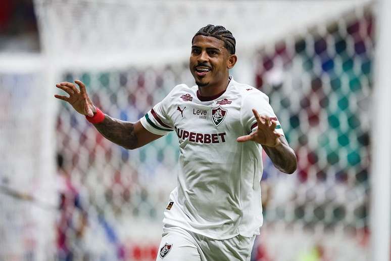 John Kennedy comemora o seu gol para o Fluminense, neste 1 a 1.