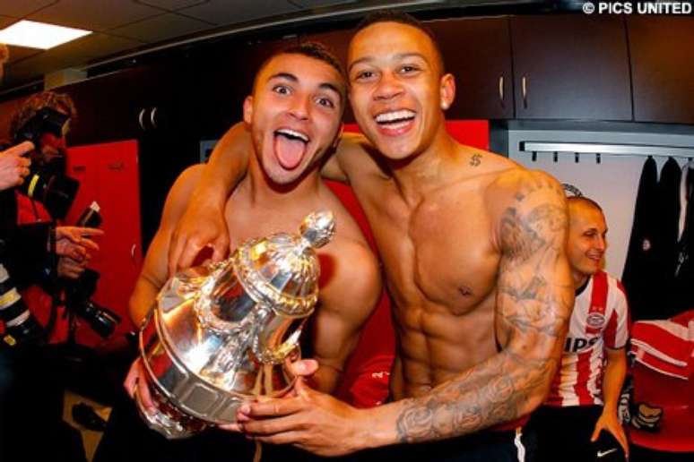 Zakaria Labyad e Memphis Depay, que jogaram juntos pelo PSV 
