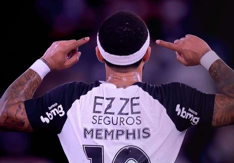 Banco BMG estampado na camisa do Corinthians 