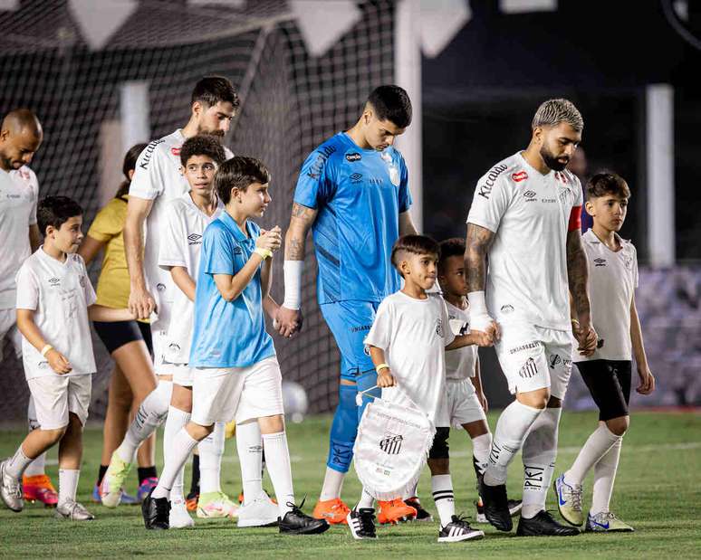 Santos n&atilde;o vence h&aacute; sete jogos &ndash;