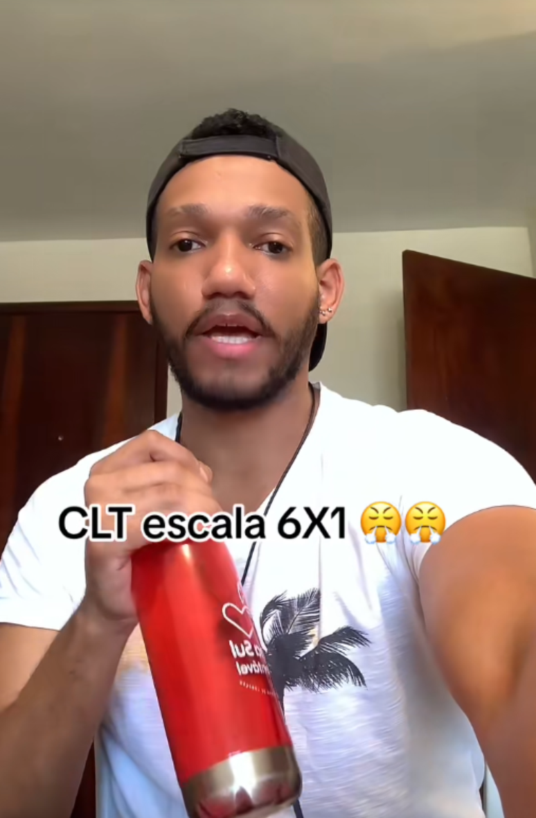 'Estou querendo saber quando n&oacute;s, da classe trabalhadora, iremos fazer uma revolu&ccedil;&atilde;o nesse pa&iacute;s relacionada &agrave; escala 6x1?', questionava Rick Azevedo, em v&iacute;deo que viralizou no TikTok, postado em 13 de setembro de 2023