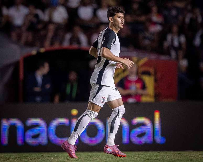 Hugo precisar&aacute; passar por cirurgia e deve desfalcar o Corinthians por alguns meses &ndash;