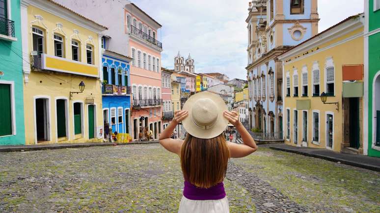 అంతర్జాతీయ నివేదికలు సాల్వడార్‌లోని పెలోరిన్హో, ఆఫ్రో-బ్రెజిలియన్ సంస్కృతి యొక్క ప్రధాన కేంద్రాలలో ఒకటిగా ఉన్నాయి, సంగీతం, నృత్యం మరియు ఆఫ్రికన్ మూలం యొక్క మతతత్వం యొక్క బలమైన ఉనికిని కలిగి ఉంది – depositphotos.com / sergio_pulp