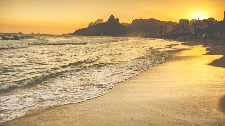 టామ్ జాబిమ్ మరియు వినిసియస్ డి మోరేస్ స్వరపరచిన గరోటా డి ఇపనేమా పాట కారణంగా ఇపనేమా అంతర్జాతీయ గుర్తింపు పొందింది, అనేక భాషలలో రికార్డ్ చేయబడింది – depositphotos.com / Curioso_Travel_Photography