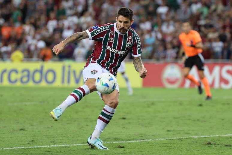 Everaldo atuando pelo Fluminense 