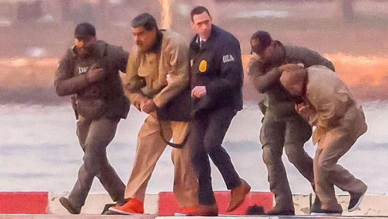 O presidente da Venezuela, Nicol&aacute;s Maduro, foi for&ccedil;ado a viajar para Nova York, ap&oacute;s ser capturado pelas for&ccedil;as americanas