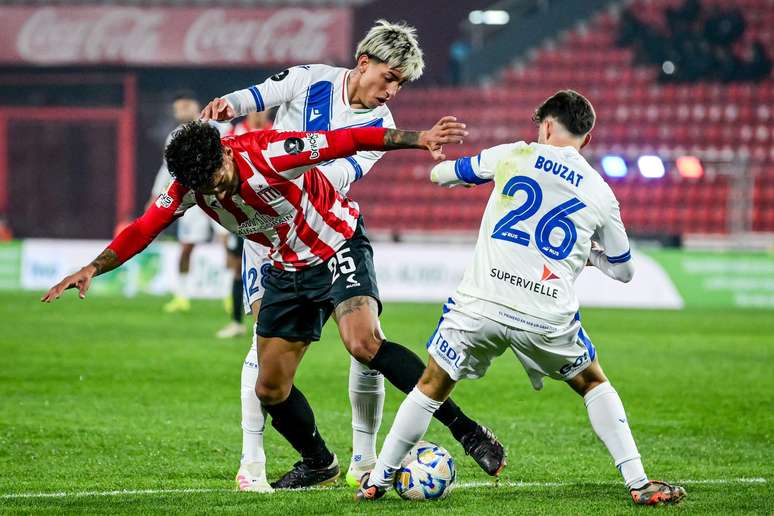 Medina em a&ccedil;&atilde;o pelo Estudiantes. (Photo by Marcelo Endelli/Getty Images)