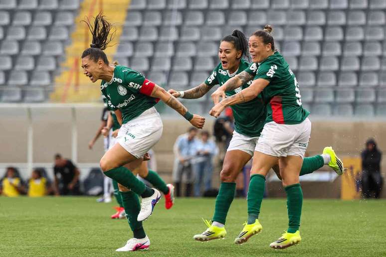 Bia Zaneratto celebra gol na final da Supercopa do Brasil entre Palmeiras e Corinthians &ndash;