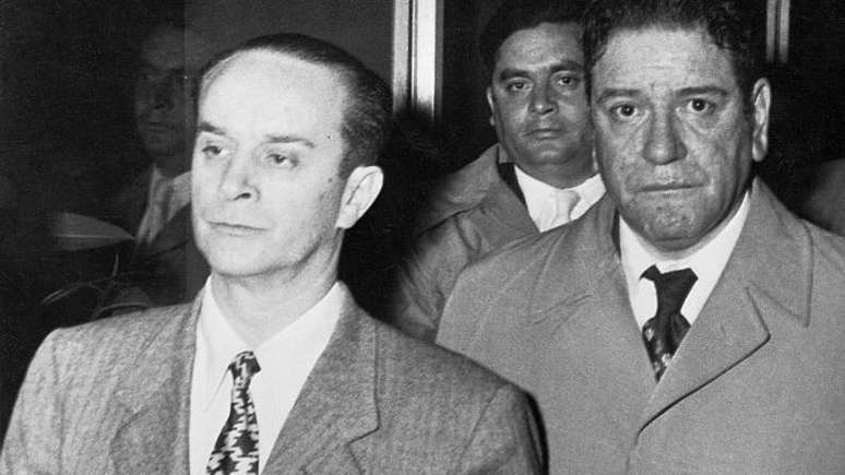 O presidente guatemalteco Jacobo &Aacute;rbenz (esq.) foi for&ccedil;ado a se exilar no M&eacute;xico, quando foi derrubado pela CIA