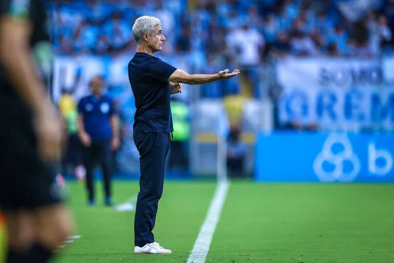 Lu&iacute;s Castro fez uma autocr&iacute;tica ao fim da vit&oacute;ria gremista &ndash;
