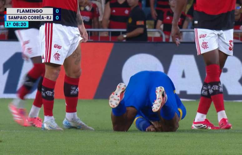 Alexandre cai desacordado &ndash;