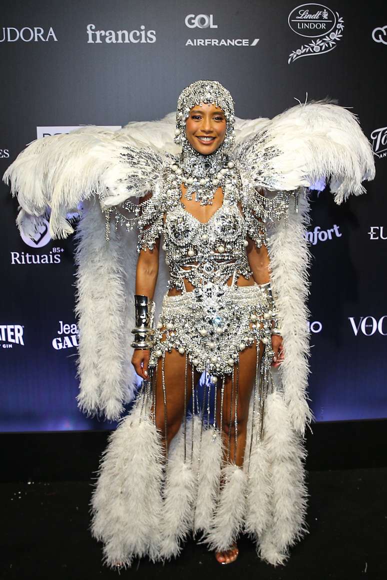 Ta&iacute;s Ara&uacute;jo 