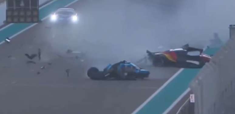 ఆసియా లే మాన్స్ సిరీస్‌లో బలమైన క్రాష్ భయపెట్టింది, అయితే డ్రైవర్లు క్షేమంగా బయటపడ్డారు