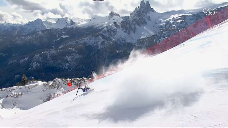 Lindsey Vonn sofreu uma grave queda em sua descida na prova do downhill do esqui alpino