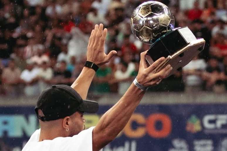 Lip&atilde;o ganhou o pr&ecirc;mio de melhor jogador de Fut7 do mundo &ndash;