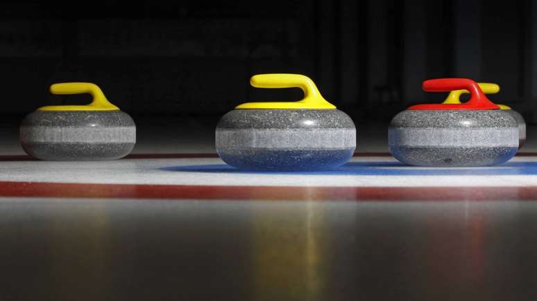 Curling &ndash; depositphotos.com / jamieroach