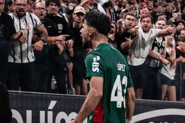 Flaco L&oacute;pez marcou o gol da vit&oacute;ria do Palmeiras contra o Corinthians &ndash;