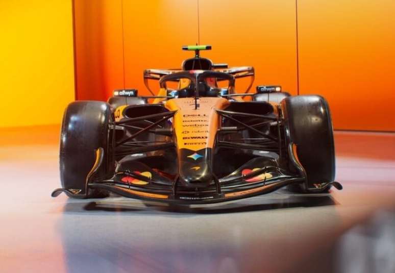 McLaren mant&eacute;m pintura papaia das &uacute;ltimas temporadas.