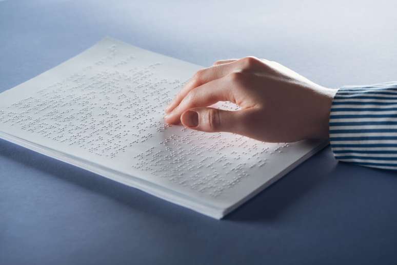 O acesso ao braille permite que alunos com defici&ecirc;ncia visual construam autonomia 