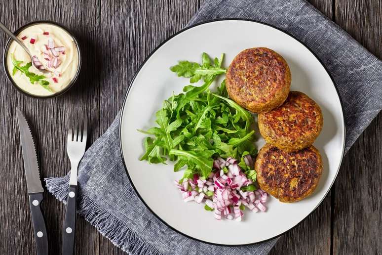 Hamb&uacute;rguer vegetal de lentilha e feij&atilde;o 