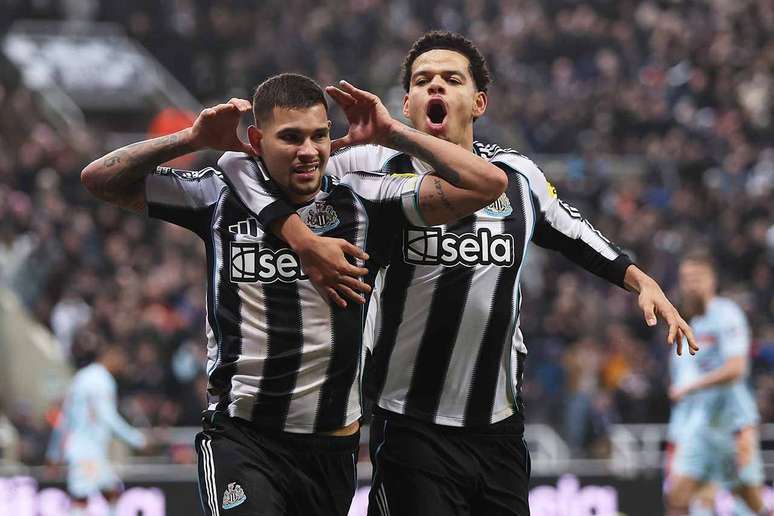 Bruno Guimar&atilde;es comemora gol de p&ecirc;nalti marcado pelo Newcastle &ndash;