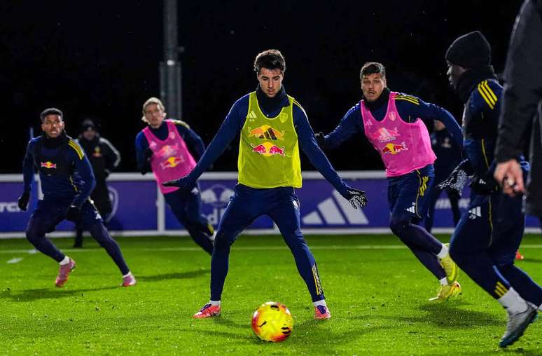 Leeds United luta contra o rebaixamento no Campeonato Ingl&ecirc;s &ndash;