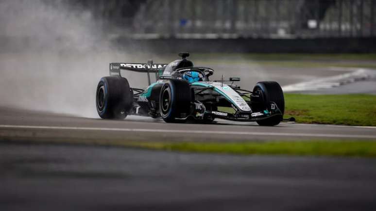 Mercedes W17 nas pistas pela primeira vez