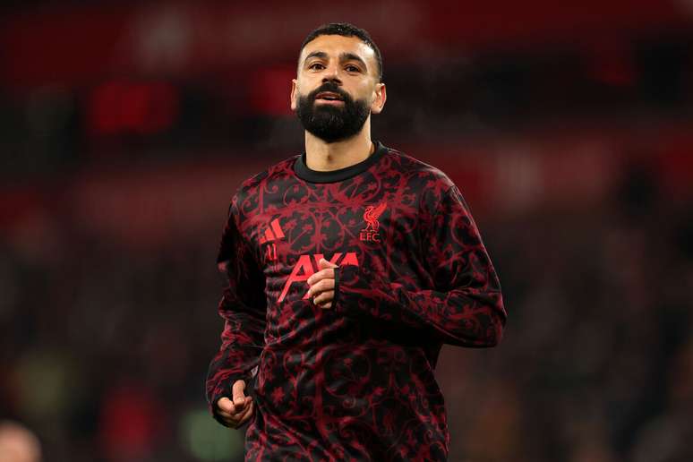 Salah durante aquecimento do Liverpool na Premier League &ndash;