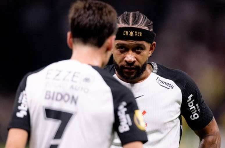 Andreas Pereira cava marca do p&ecirc;nalti antes de Memphis escorregar &ndash;