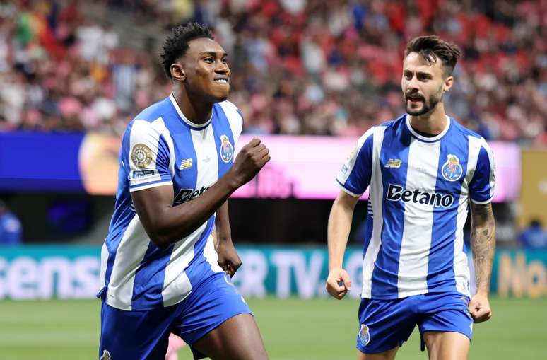 Samu comemorando um gol pelo Porto na Copa do Mundo de Clubes 