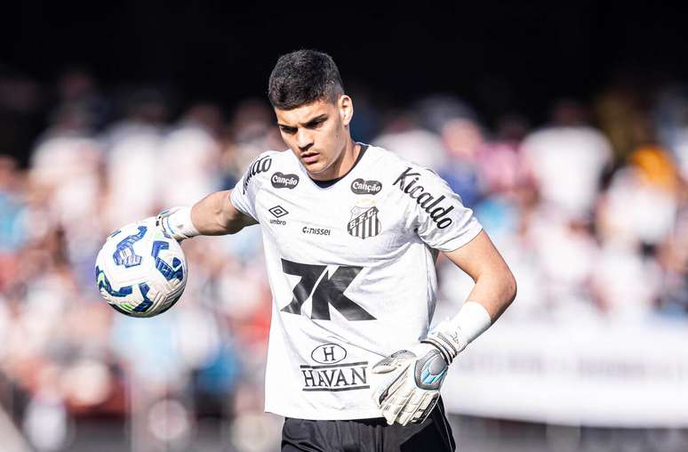 Gabriel Braz&atilde;o vem atuando no sacrif&iacute;cio pelo Santos &ndash;