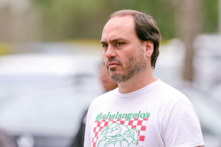 Carlos Bolsonaro deve disputar vaga no Senado por Santa Catarina, dificultando a candidatura de Carolina de Toni, que &eacute; apoiada por Michelle Bolsonaro