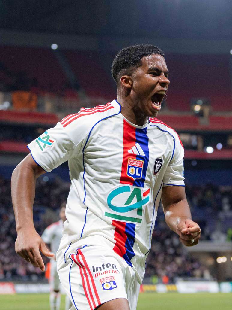 Endrick comemorando um gol pelo Lyon na Copa da Fran&ccedil;a 