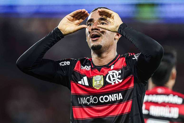 Samuel Lino &ldquo;desencantou&rdquo; pelo Flamengo na supergoleada contra o Vit&oacute;ria &ndash;