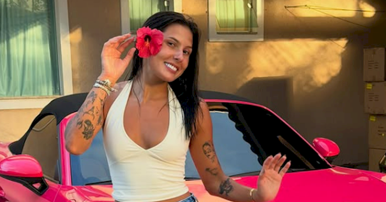Ana Castela ostenta carr&atilde;o rosa avaliado em quase R$ 800 mil