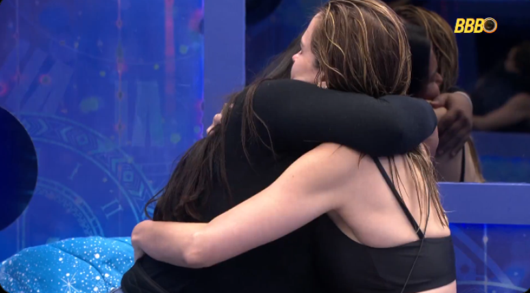 Chaiany e Ana Paula se acolhem no BBB26
