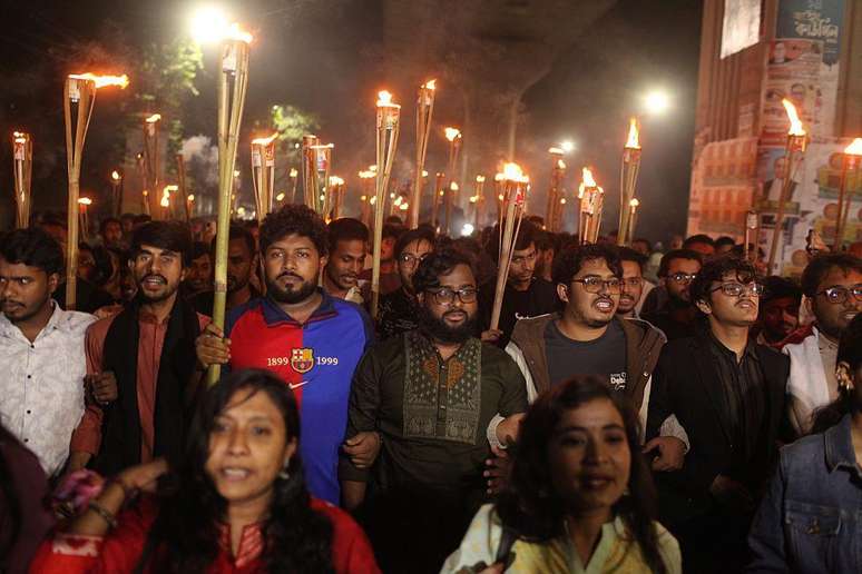 Houve manifesta&ccedil;&otilde;es contra Hasina, em Daca, em novembro de 2025