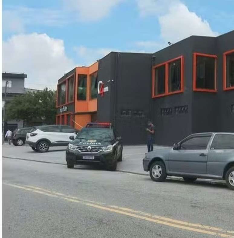 O Minist&eacute;rio P&uacute;blico instaurou inqu&eacute;rito para investigar a morte de uma mulher ap&oacute;s ela utilizar a piscina da rede de academias C4 Gym, que nao tinha alvar&aacute;, em S&atilde;o Paulo.