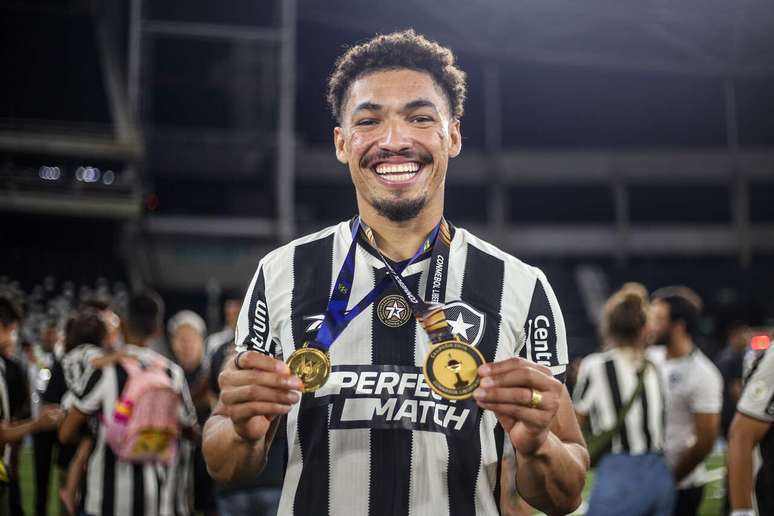 Adryelson ganhou o Brasileiro e a Libertadores pelo Botafogo &ndash;