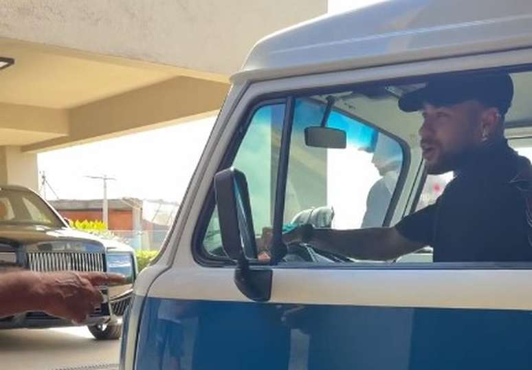 Neymar ganhou o ve&iacute;culo de anivers&aacute;rio do seu pai &ndash;